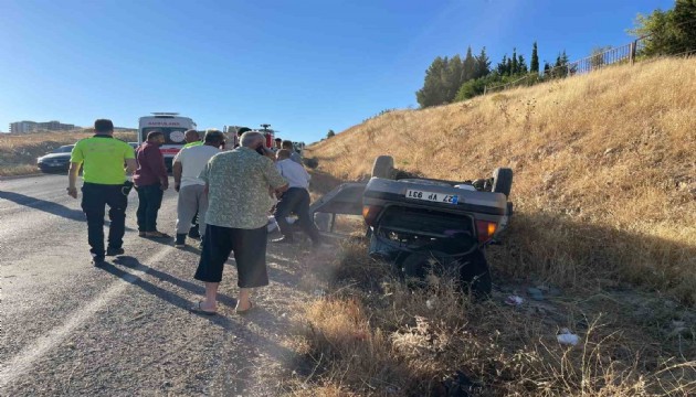 Takla atan otomobil şarampole yuvarlandı: 1 ölü