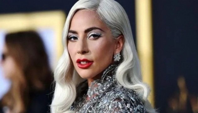 Lady Gaga dünya turnesini erteledi