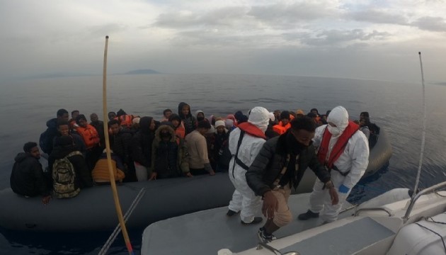 Çanakkale açıklarında Yunanistan'ın geri ittiği 80 göçmen kurtarıldı!