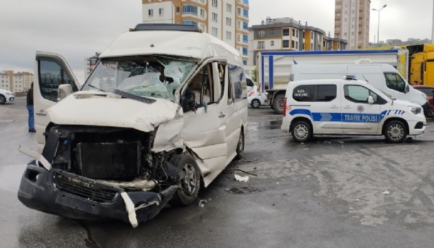 Zincirleme trafik kazası: Yaralılar var!