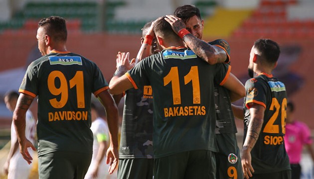 Alanyaspor liderliğe yükseldi