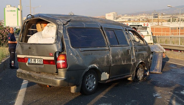 Manisa'da minibüs kaza yaptı: 7 yaralı