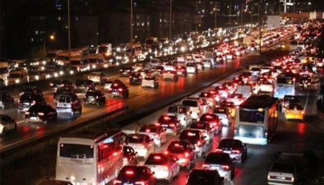 İstanbul'da trafik çilesi! Yoğunluk zirve yaptı