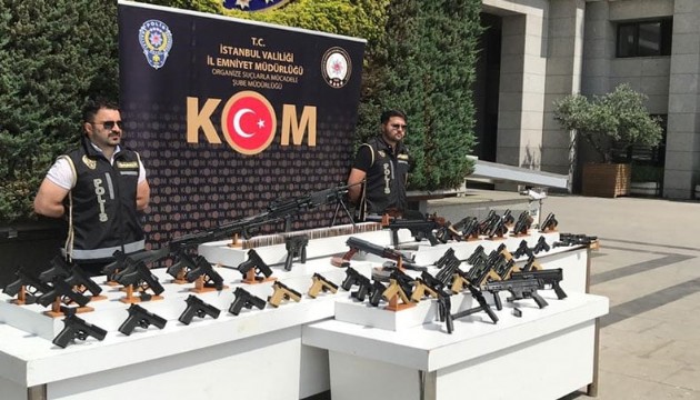 Suç örgütlerine silah satan çete çökertildi!