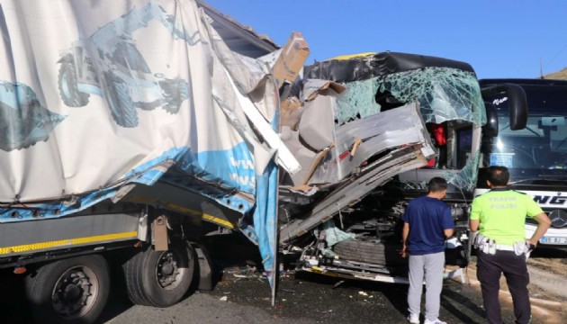 Elazığ'da korkunç kaza! 1 kişi öldü