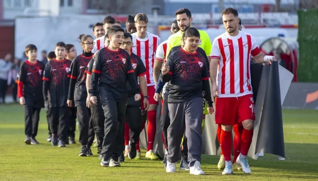 Maç başlayınca kimse hareket etmedi!