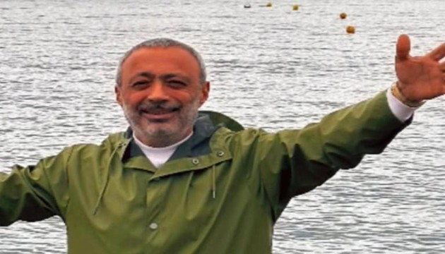 Ayağına ağırlık bağlayıp denize atladı