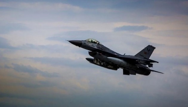 Danimarka, Ukrayna'nın Rusya topraklarında F-16 kullanmasını destekliyor