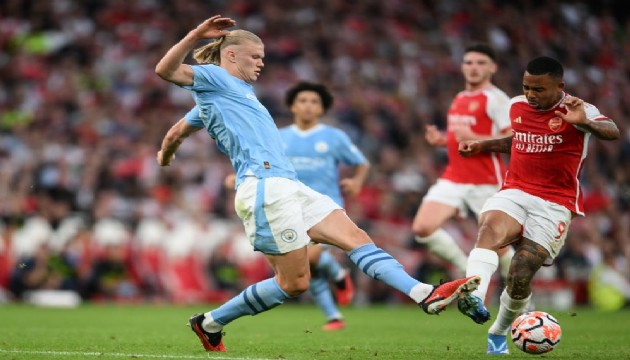 Arsenal evinde Manchester City'yi tek golle geçti