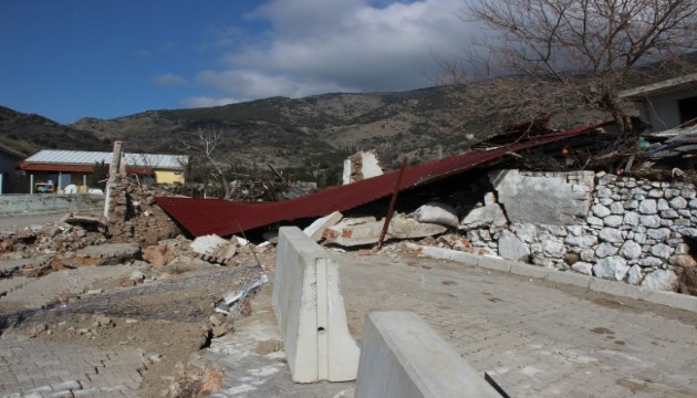 İzmir'de toprak kayması: 151 kişi tahliye edildi
