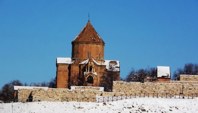 Restore edilen Akdamar'a ziyaretçi akını