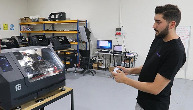 Genç mühendislerden masaüstü CNC makinesi ihracatı