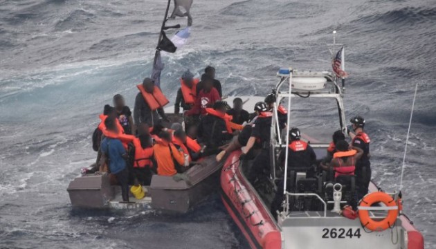 Göçmenleri taşıyan teknenin alev alması sonucu 40 kişi öldü