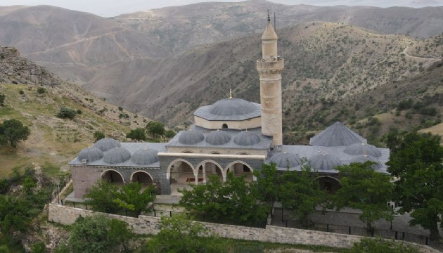 Tarihi cami ilk zamanki ihtişamını koruyor