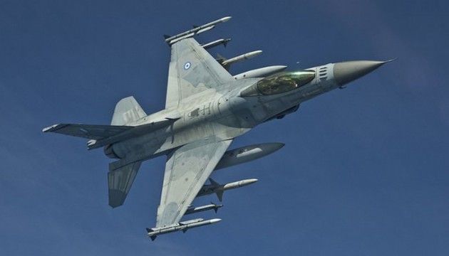 Yunanistan'a ait F-16 savaş uçağı düştü