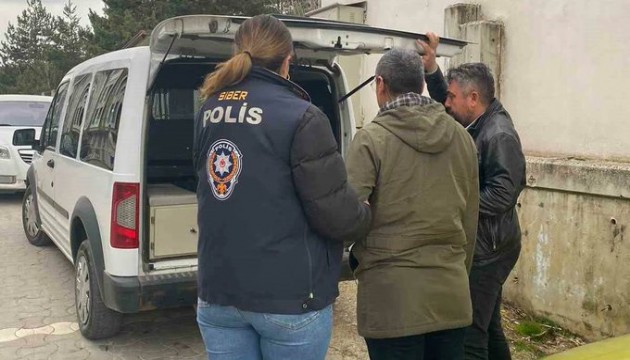 Polise yakalanmamak için bir yıl kadın kılığında saklandı!