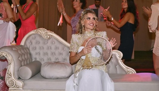 Esra Erol'un kız kardeşi Eda Erol'un görkemli kına gecesi