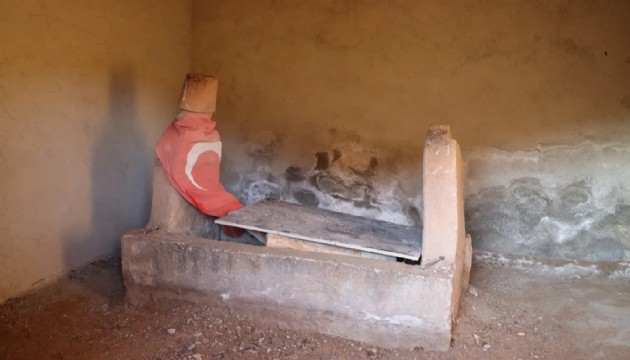 Şehit mezarlarına çirkin saldırı