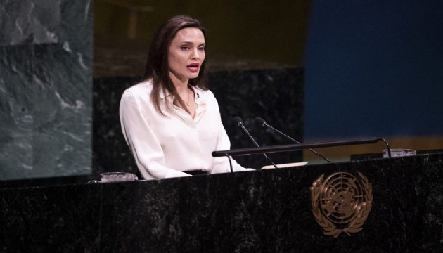 Angelina Jolie dünyaya seslendi! 'Çiçeği kesebilirsin, ama baharın gelişini durduramazsın'