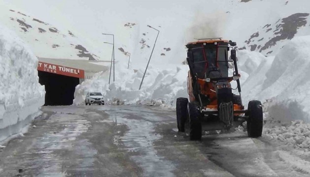 Rekor yağış: Kar kalınlığı 3 metreyi aştı