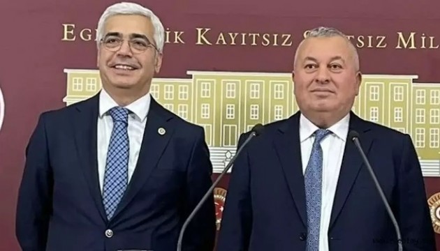 İki milletvekili CHP'ye katıldı