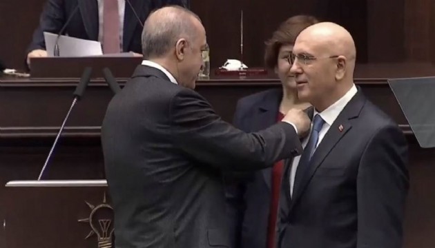 İYİ Parti'den istifa eden vekil AK Parti'ye katıldı