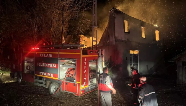 Karabük'te facia: İki katlı ev yandı