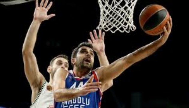 Anadolu Efes zorlu  Panathinaikos virajında