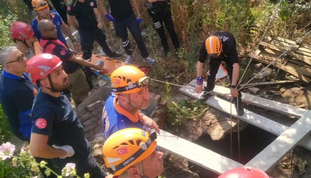 Kuyuya düşen anne ve 2 çocuk kurtarıldı