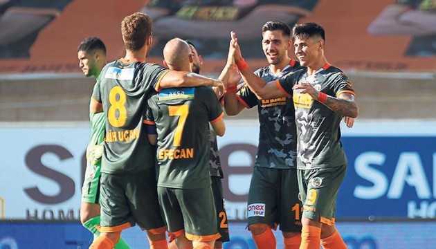 Alanyaspor'dan tarihi başarı