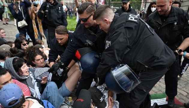 Almanya'da polis Filistin destekçilerine müdahale etti