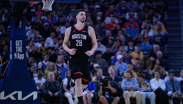 Lakers Alperen'i üzdü