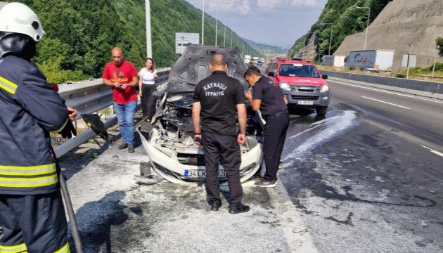 Anadolu Otoyolu'nda otomobil yandı