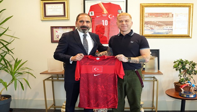 Athena Gökhan'dan TFF'ye sürpriz ziyaret