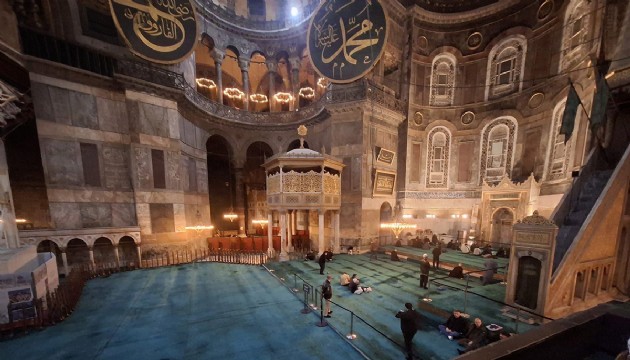 Ayasofya-i Kebir Camii Ramazan'da ibadete hazır