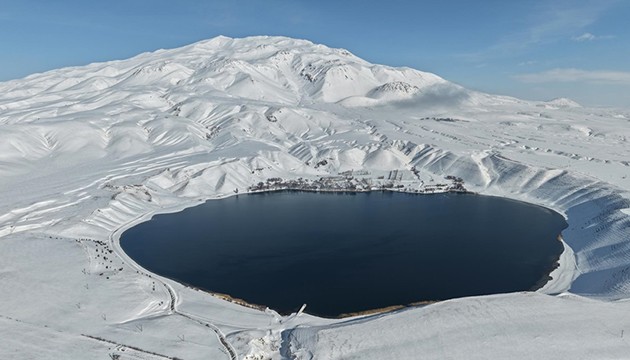 Aygır Gölü'nde kar manzarası