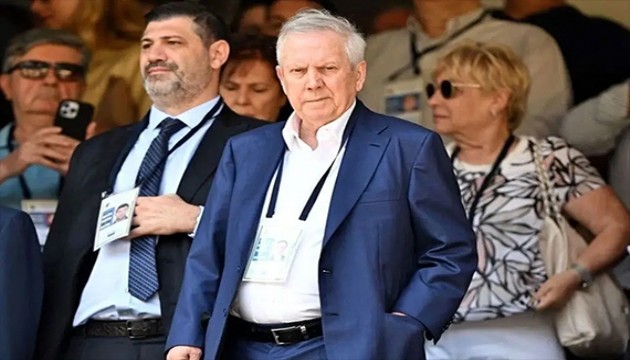 Teknik direktör ve transfer açıklaması