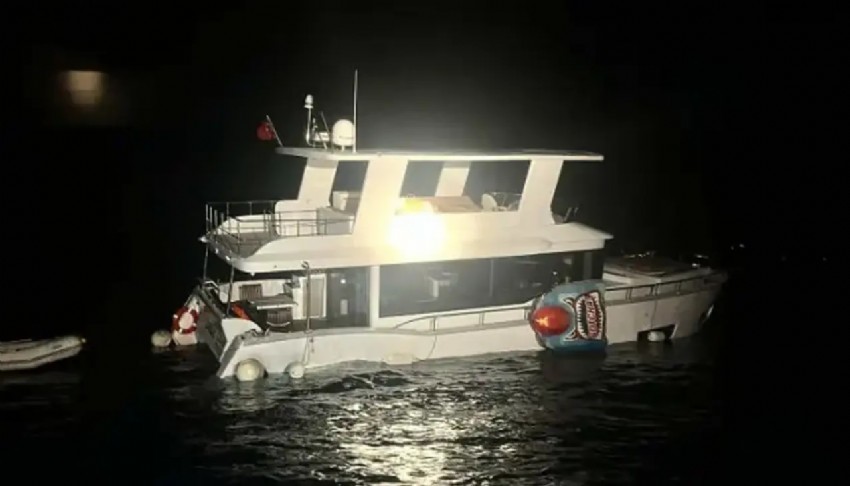 Batma tehlikesi geçiren tekneden kurtarıldılar