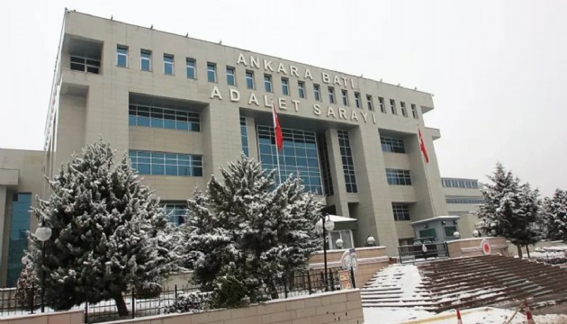 Adliye memuru altınları çaldı