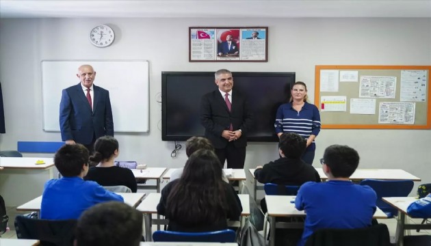 Ailece aynı okulda öğretmenlik yapıyorlar