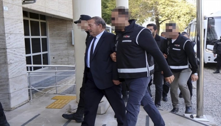 Milas Belediye Başkanı ve oğlu tutuklandı