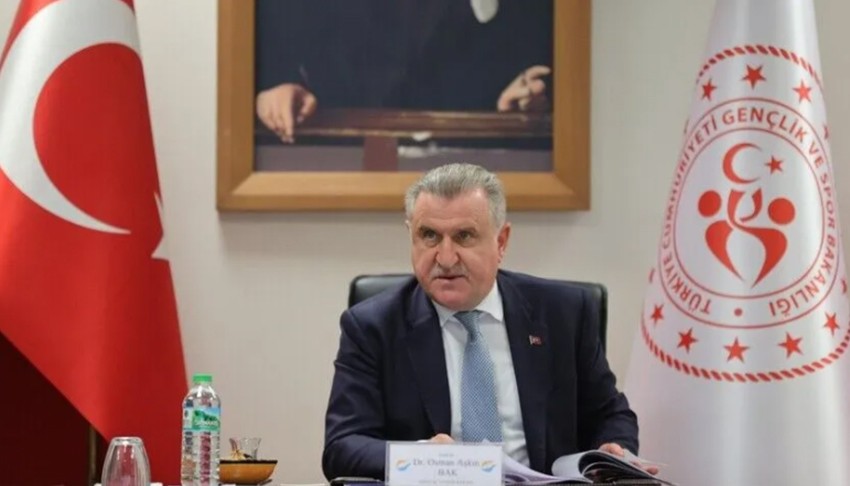 Bakan Bak'tan milli sporculara tebrik