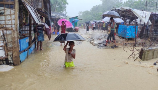 Bangladeş'te sel nedeniyle ölenlerin sayısı 27'ye yükseldi