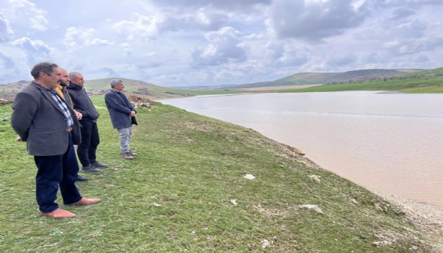 Çiftçinin hayalleri suya düştü! Ekinlerini ektiği yer göl oldu