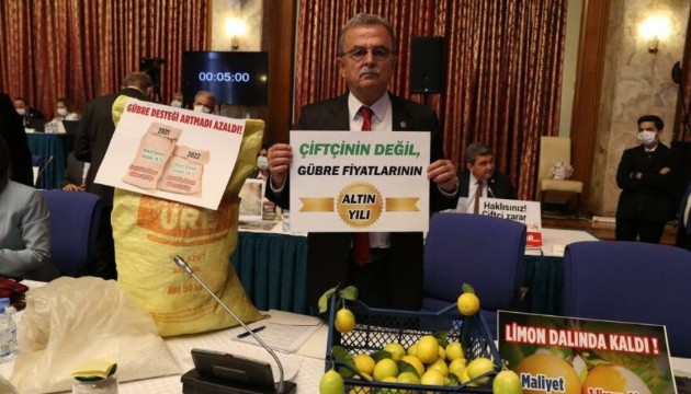 Meclis'te limon kasasıyla eylem