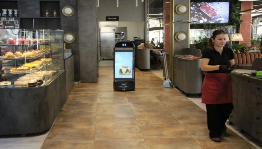 Merdivenden düşen robota 3 gün izin