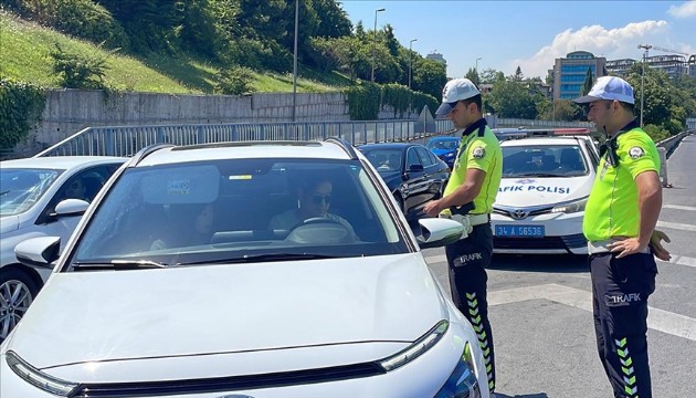 Yolcu seçen taksici yakalandı