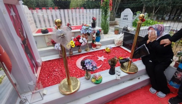 Polis mezarında hırsızlık yaptılar!