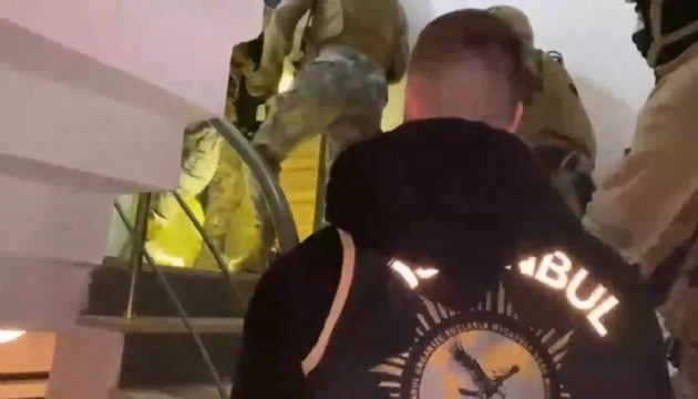 İş yerlerini kurşunlayan çeteye operasyon