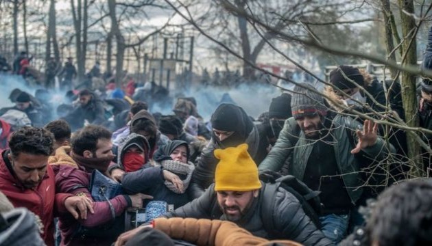 AB'den Yunanistan'a göçmen tepkisi